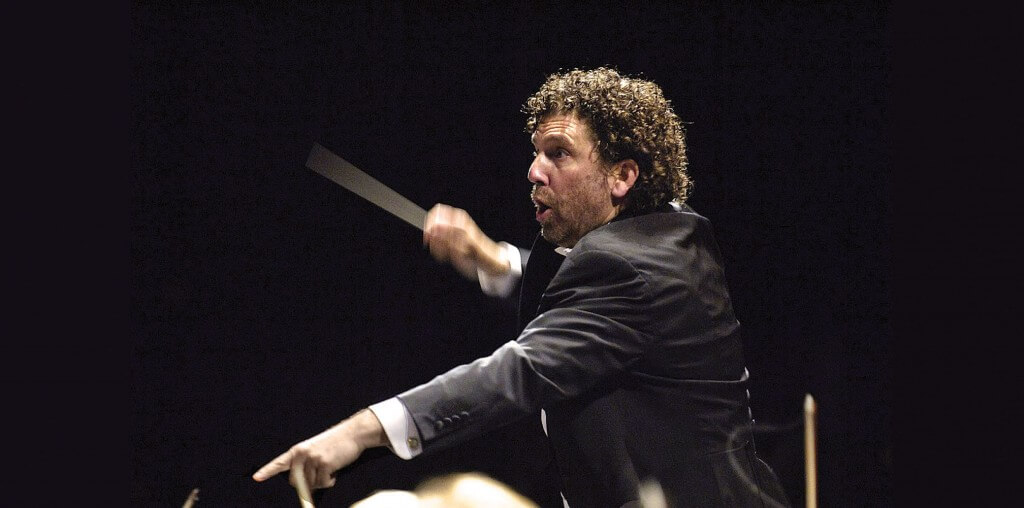 Asher Fisch conducts and plays Mozart and Brahms