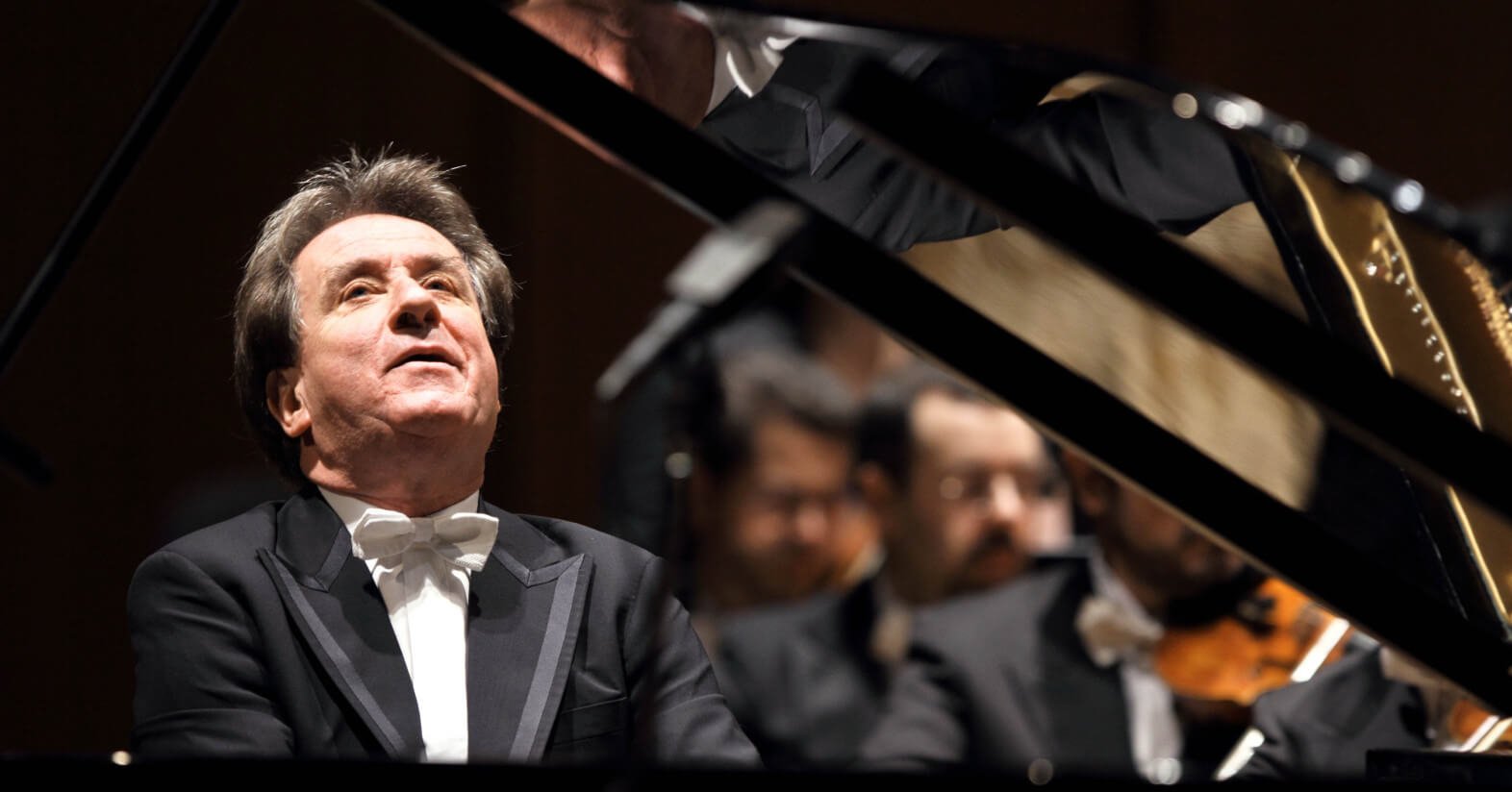 Rudolf Buchbinder conducts Beethoven