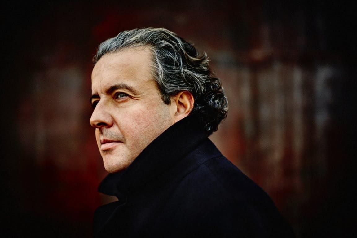 Juanjo Mena conducts Rachmaninov and Lutoslawski