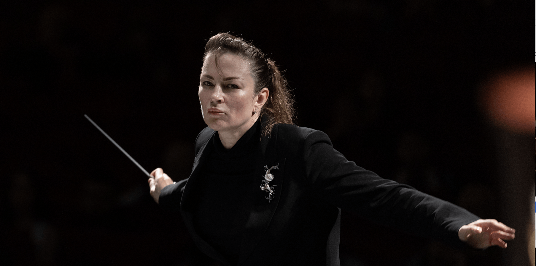 Alevtina Ioffe conducts Čajkovskij and Rachmaninov