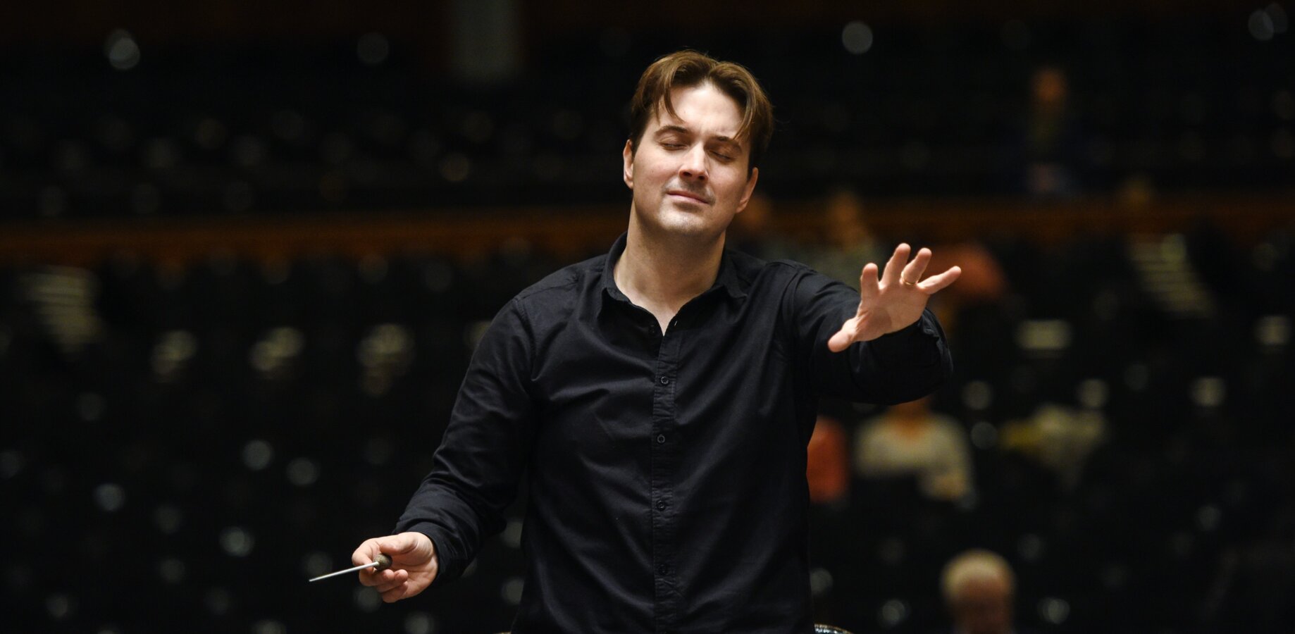 Alexander Soddy conducts Beethoven and Šostakovič