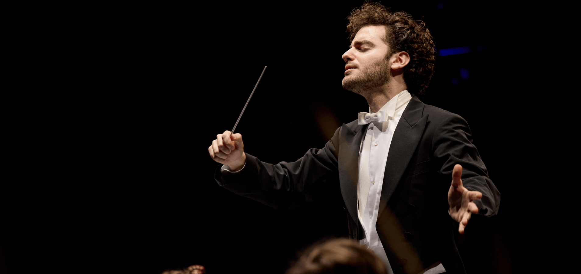 Emmanuel Tjeknavorian conducts Beethoven, Mendelssohn and Čajkovskij